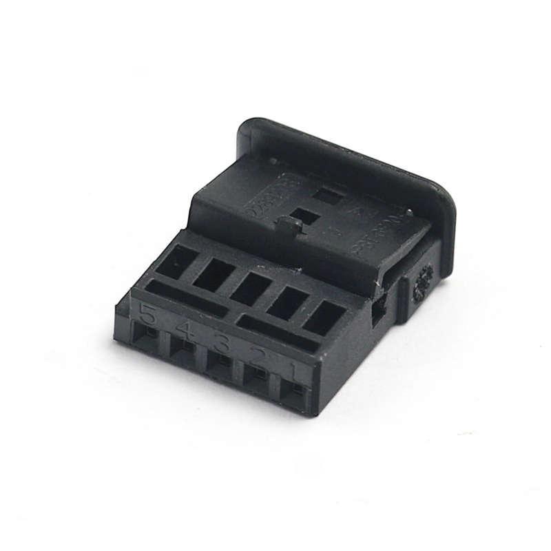 DJ7053B-0.6-21 Male Connector